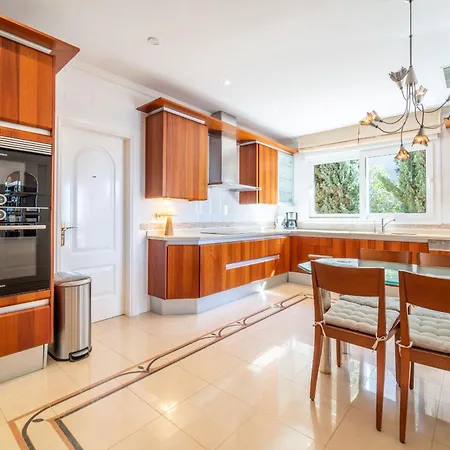 Beachside With Panoramic Sea Views Villa Benalmadena