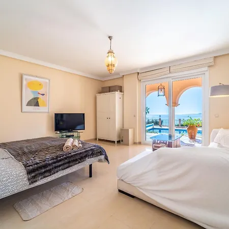 Villa Beachside With Panoramic Sea Views Benalmadena