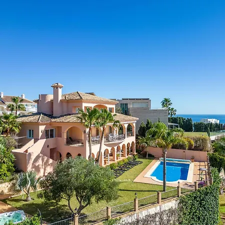 Beachside With Panoramic Sea Views *